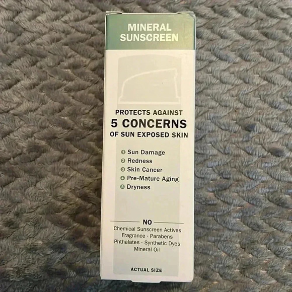 NWT Olay sensitive mineral sunscreen SPF 30 fragrance free pump zinc oatmeal - Picture 2 of 5